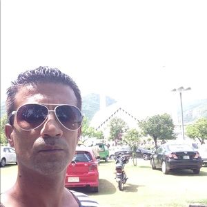 Meet your Posher, Hyder